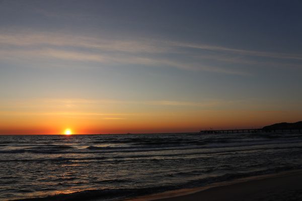 sonnenaufgang-u-ber-der-ostsee-binz-eveline-kladov3A560246-4F4F-7031-9979-45109B9789D0.jpg